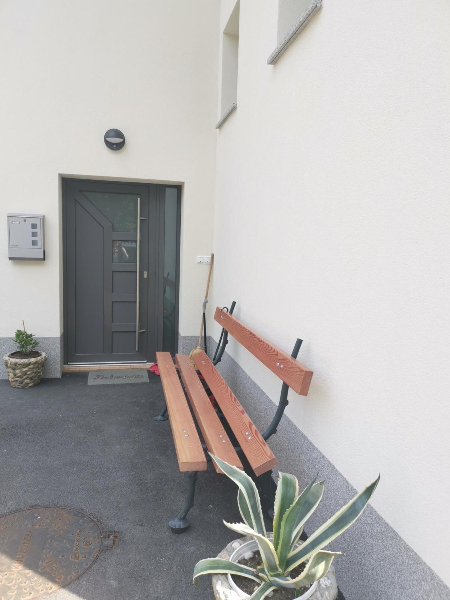 Apartment April Блед Стая снимка
